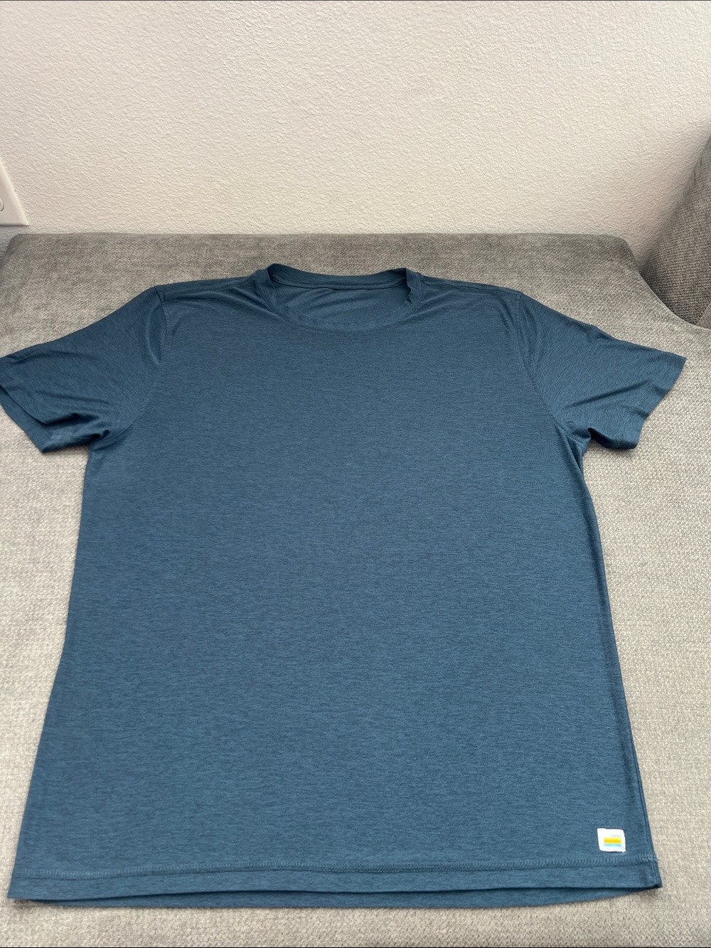 Vuori Men's Short Sleeve Crew Tee in Teal Blue